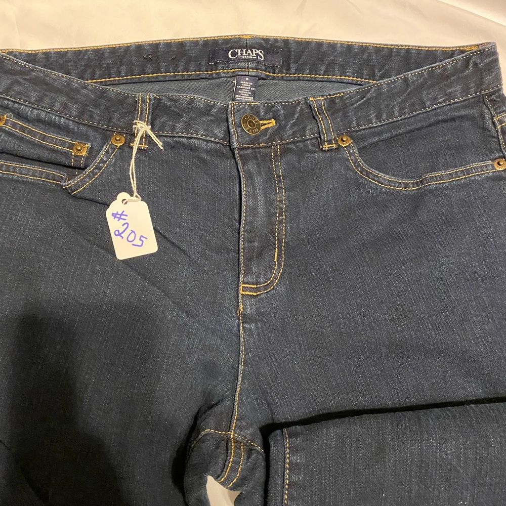 EUC Chaps denim jeans. Size 8. - Picture 8 of 8